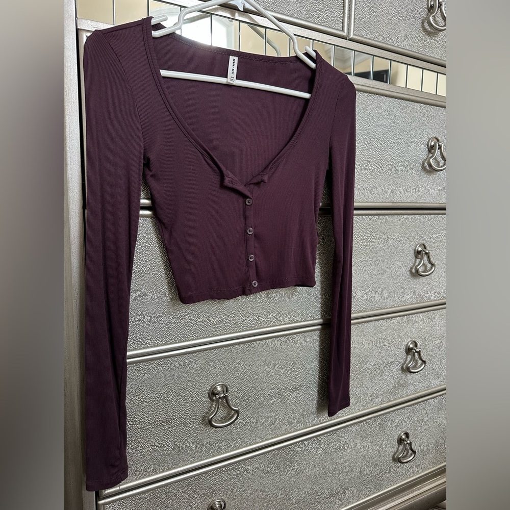 Sunday Best Holly Longsleeve - Picture 3 of 9